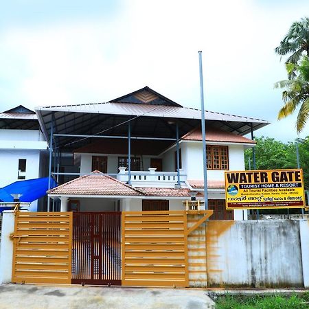 Water Gate Tourist Home And Resorts Mundrothuruth Exterior foto
